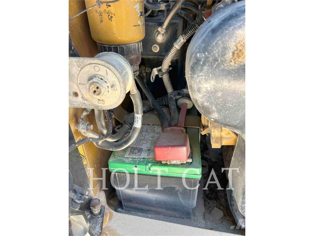 CAT 262D3 スキッドステアローダー