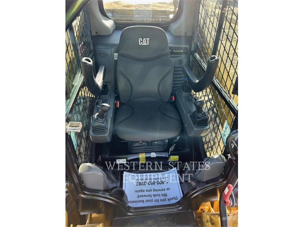 CAT 262D3 スキッドステアローダー