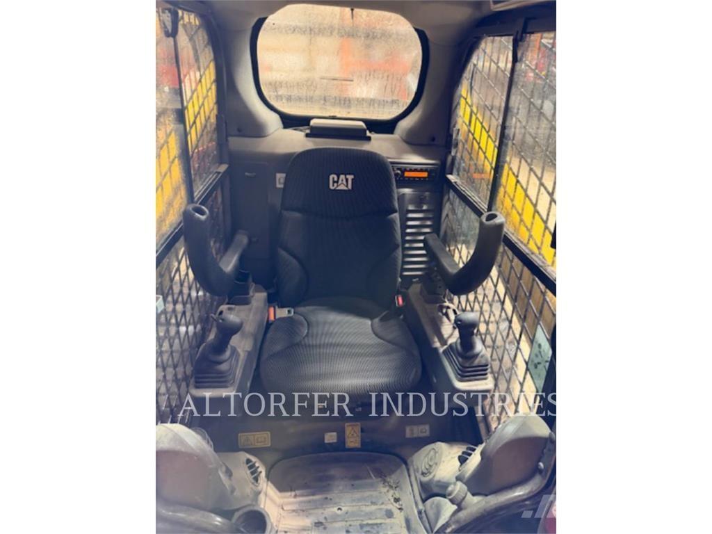 CAT 262D3 スキッドステアローダー