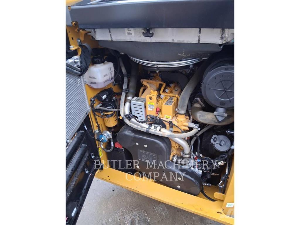 CAT 262D3 C3H2 スキッドステアローダー