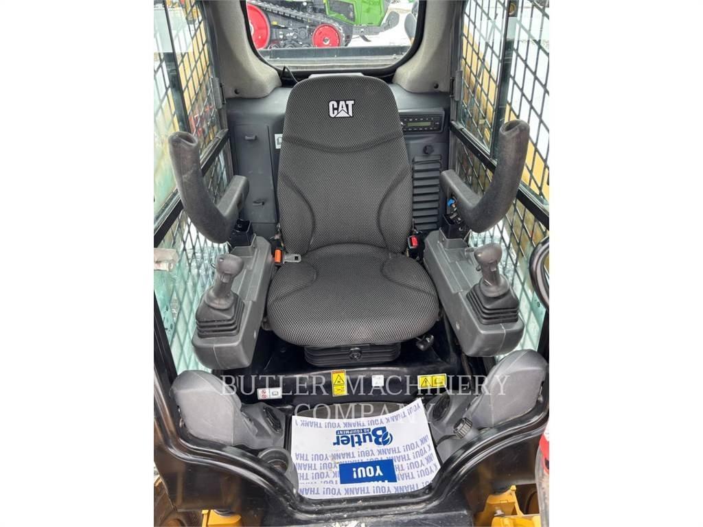 CAT 262D3 C3H3 スキッドステアローダー