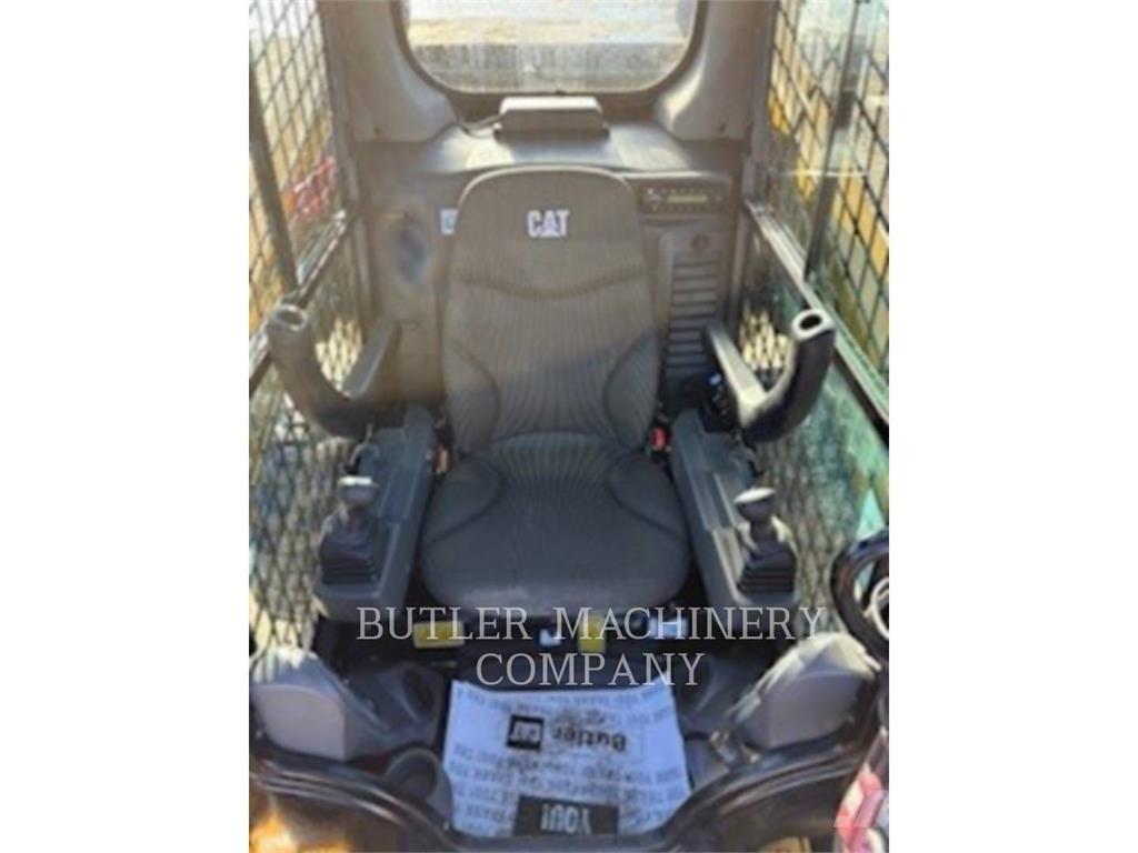 CAT 262D3 C3H3 スキッドステアローダー