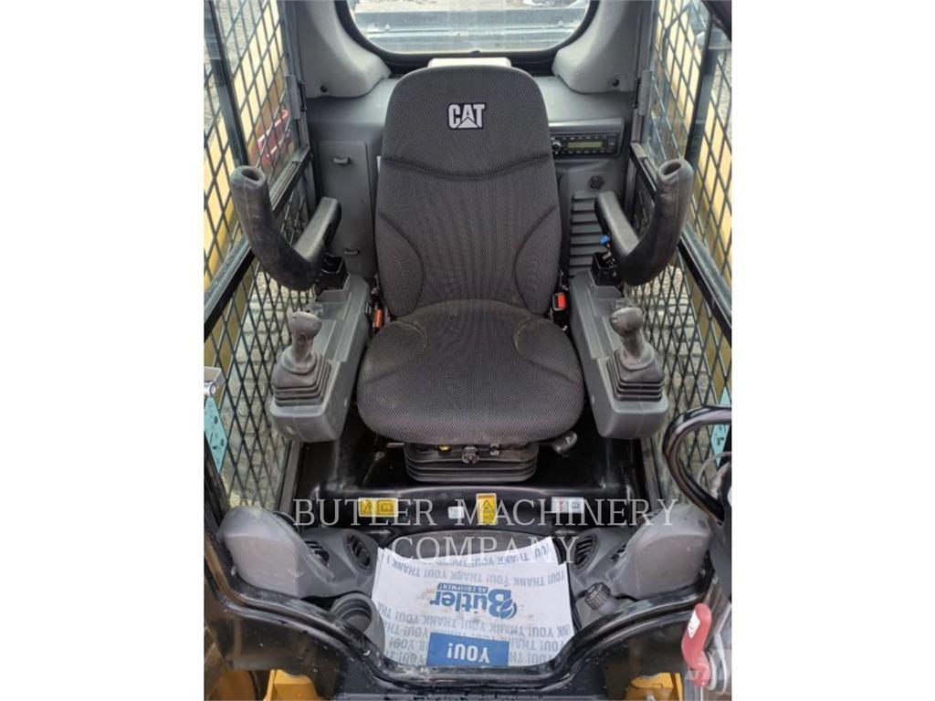 CAT 262D3 C3H3 スキッドステアローダー