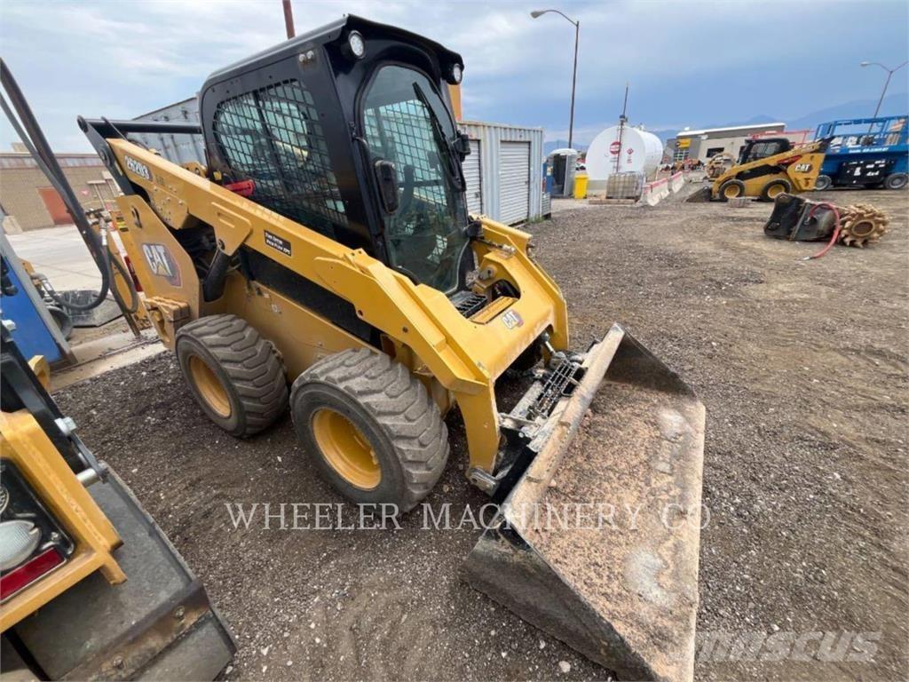 CAT 262D3 C3HF スキッドステアローダー