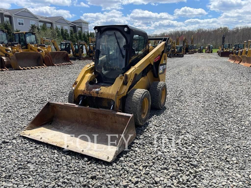 CAT 272D スキッドステアローダー