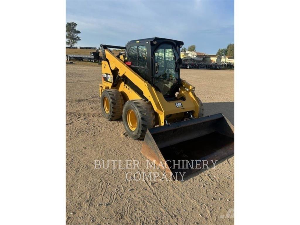 CAT 272D スキッドステアローダー
