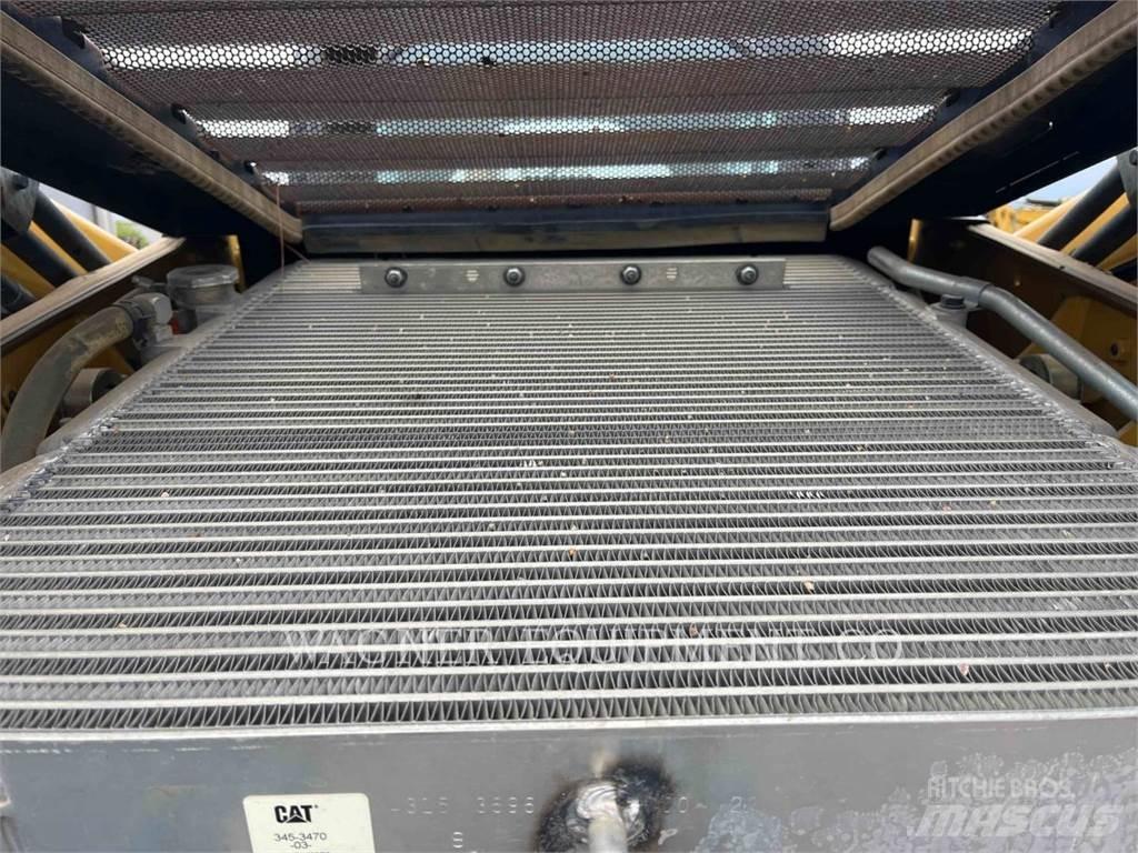 CAT 272D2 スキッドステアローダー