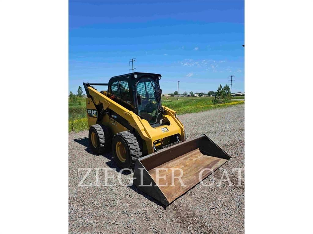 CAT 272D2 スキッドステアローダー