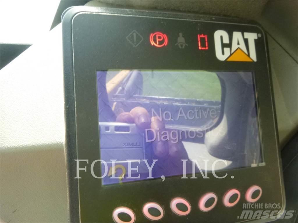 CAT 272D2 スキッドステアローダー