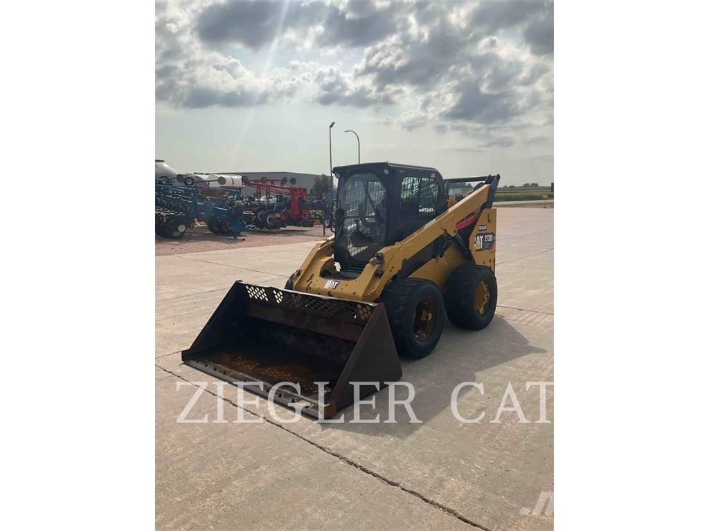 CAT 272D2 スキッドステアローダー