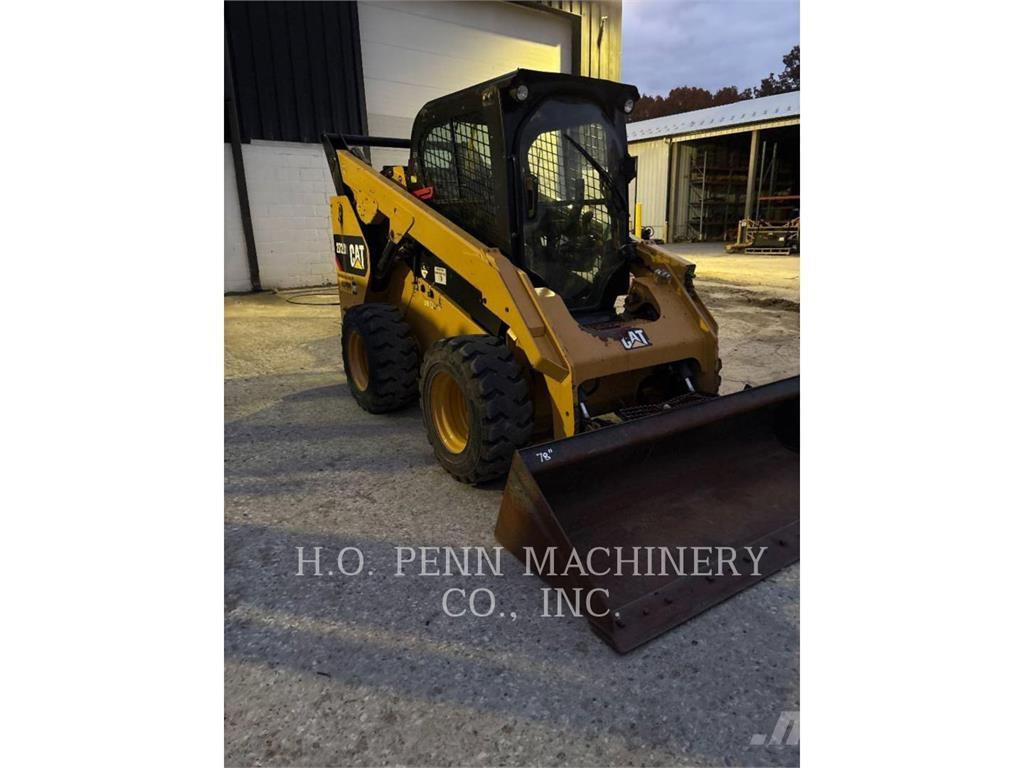 CAT 272D2 スキッドステアローダー