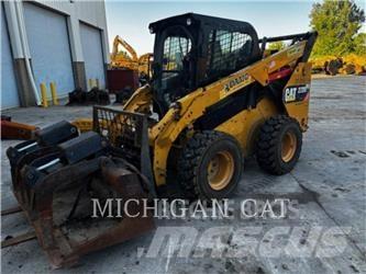 CAT 272D2 A2HQ スキッドステアローダー