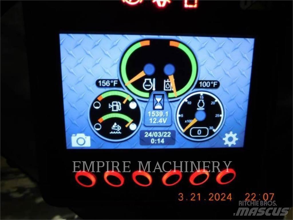 CAT 272D2 XHP スキッドステアローダー