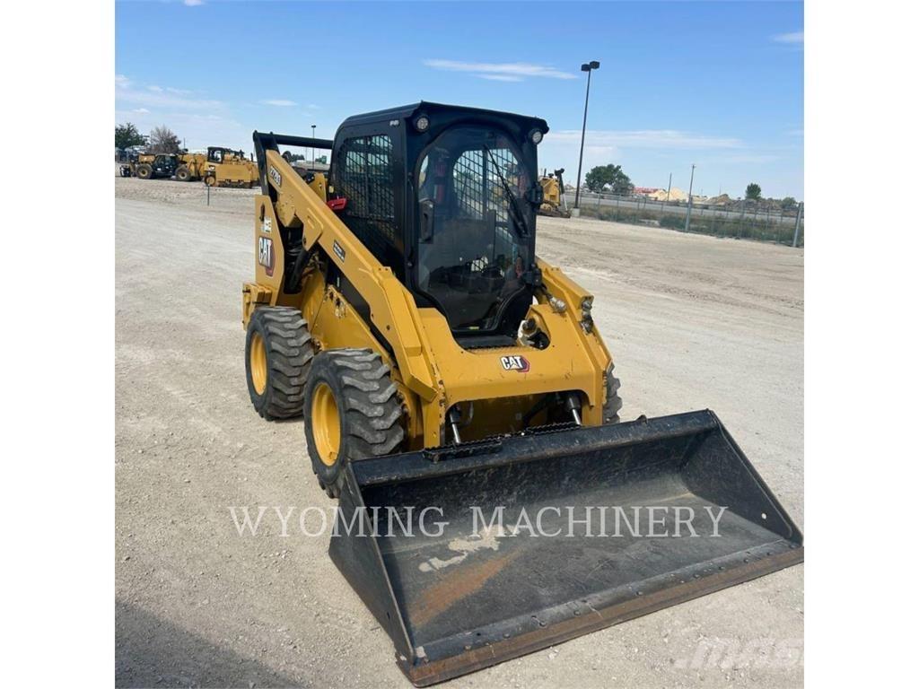 CAT 272D3 スキッドステアローダー