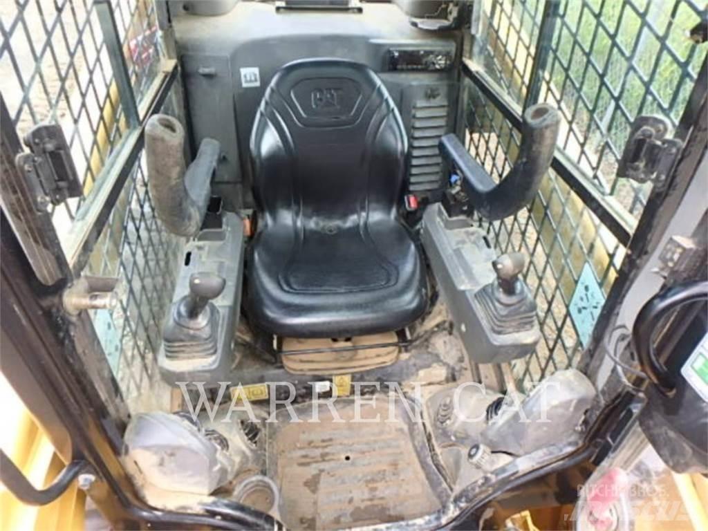 CAT 272D3 C3H1 スキッドステアローダー