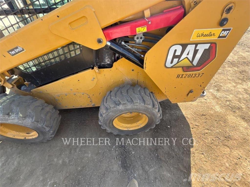 CAT 272D3 C3H2 スキッドステアローダー
