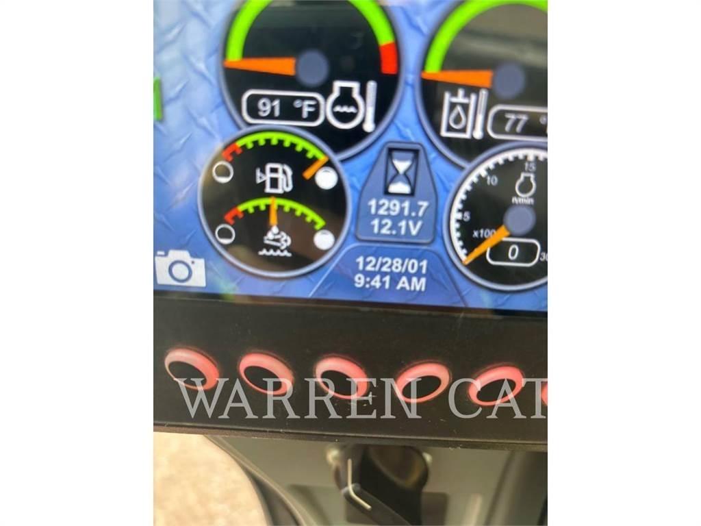 CAT 272D3 C3H3 スキッドステアローダー