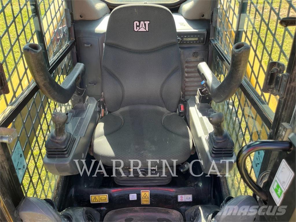 CAT 272D3 C3H3 スキッドステアローダー