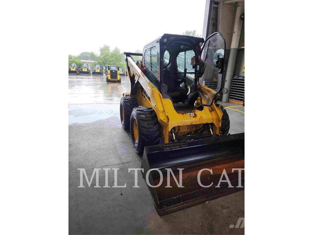 CAT 272D3 XHP スキッドステアローダー