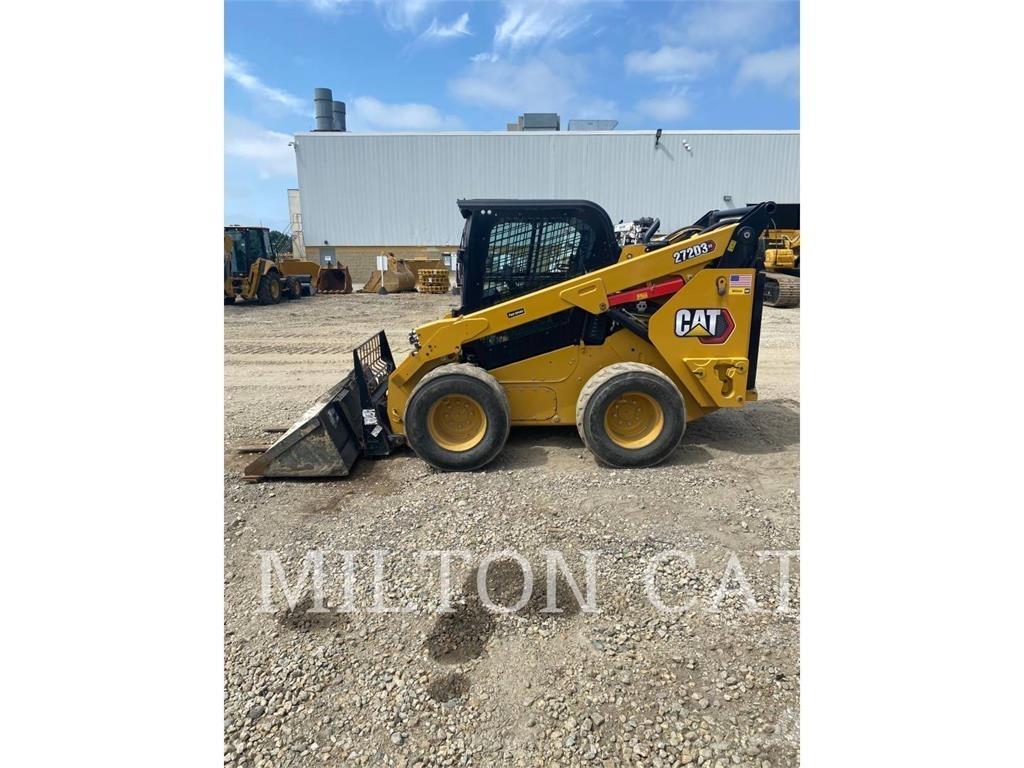 CAT 272D3XE スキッドステアローダー