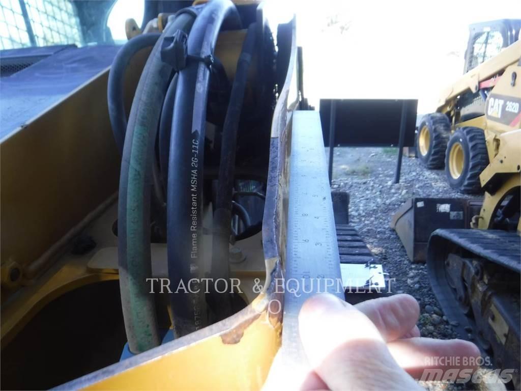 CAT 279D スキッドステアローダー