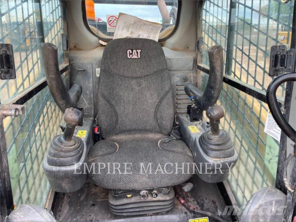 CAT 299D2 CA スキッドステアローダー
