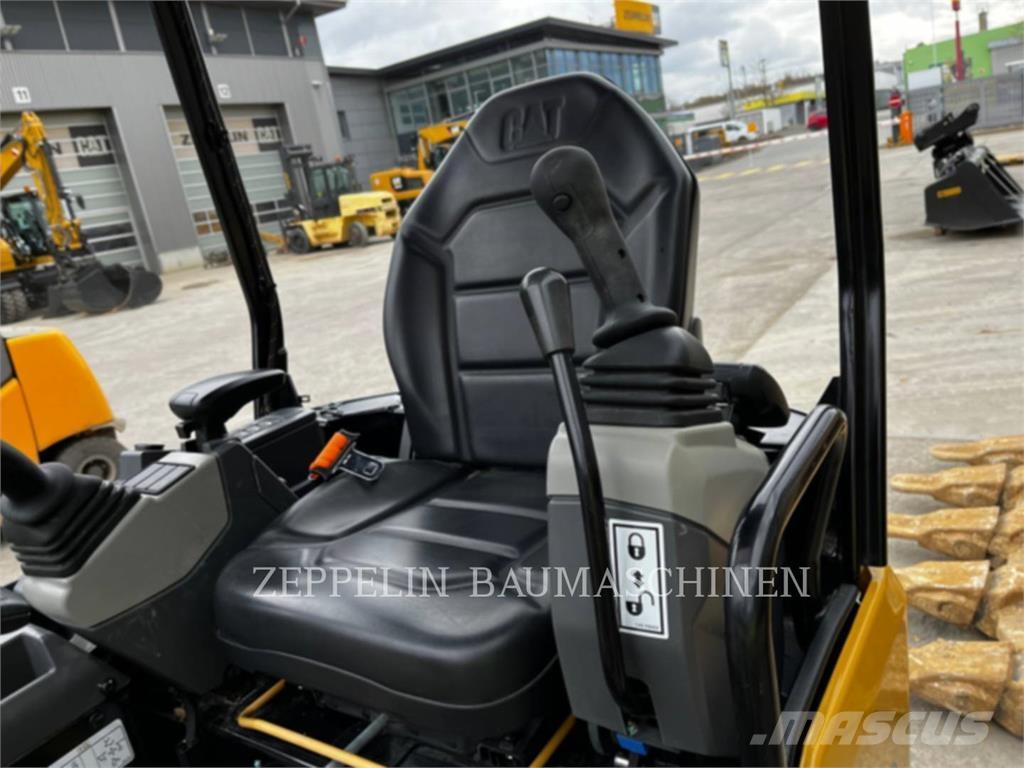 CAT 301.5-05A 大型油圧ショベル12t以上（パワーショベル・ユンボ）