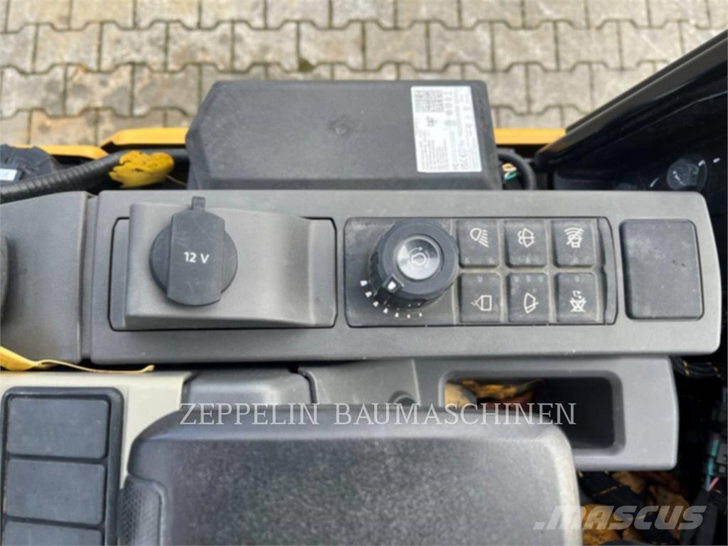 CAT 301.5-05A 大型油圧ショベル12t以上（パワーショベル・ユンボ）