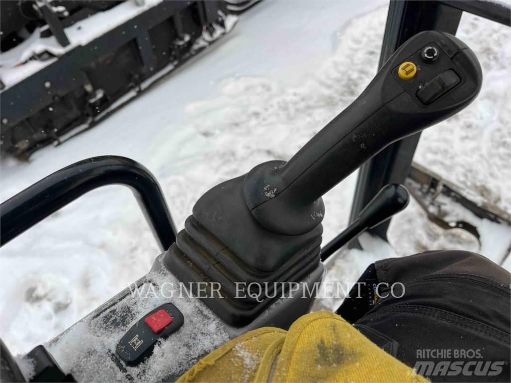 CAT 301.7CR 大型油圧ショベル12t以上（パワーショベル・ユンボ）