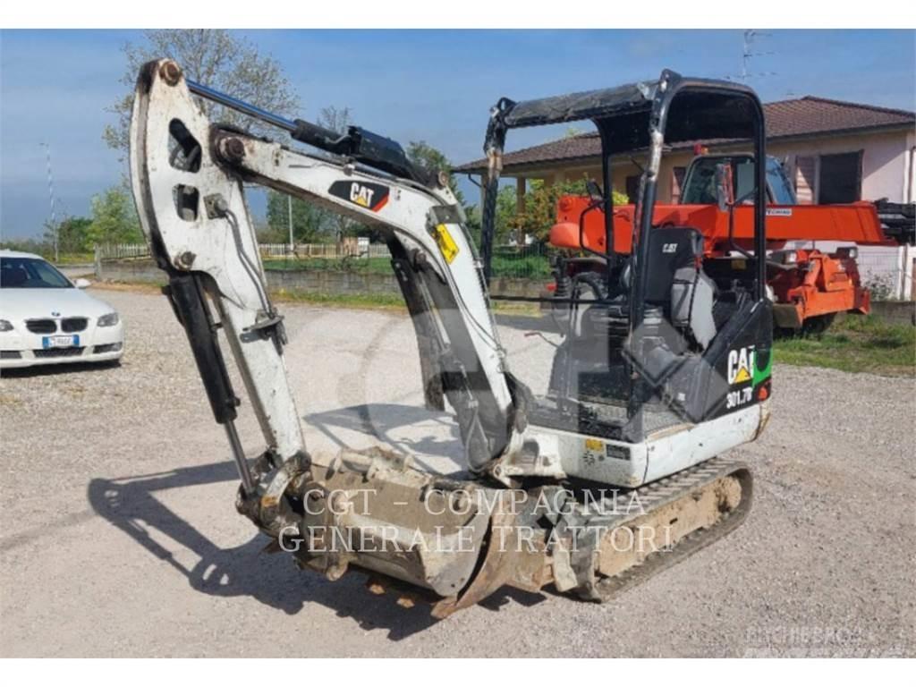 CAT 301.7D 大型油圧ショベル12t以上（パワーショベル・ユンボ）