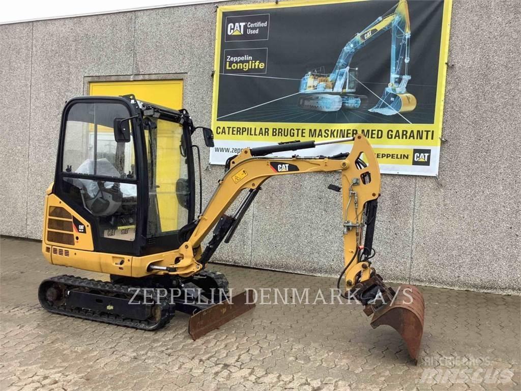 CAT 301.7D 大型油圧ショベル12t以上（パワーショベル・ユンボ）