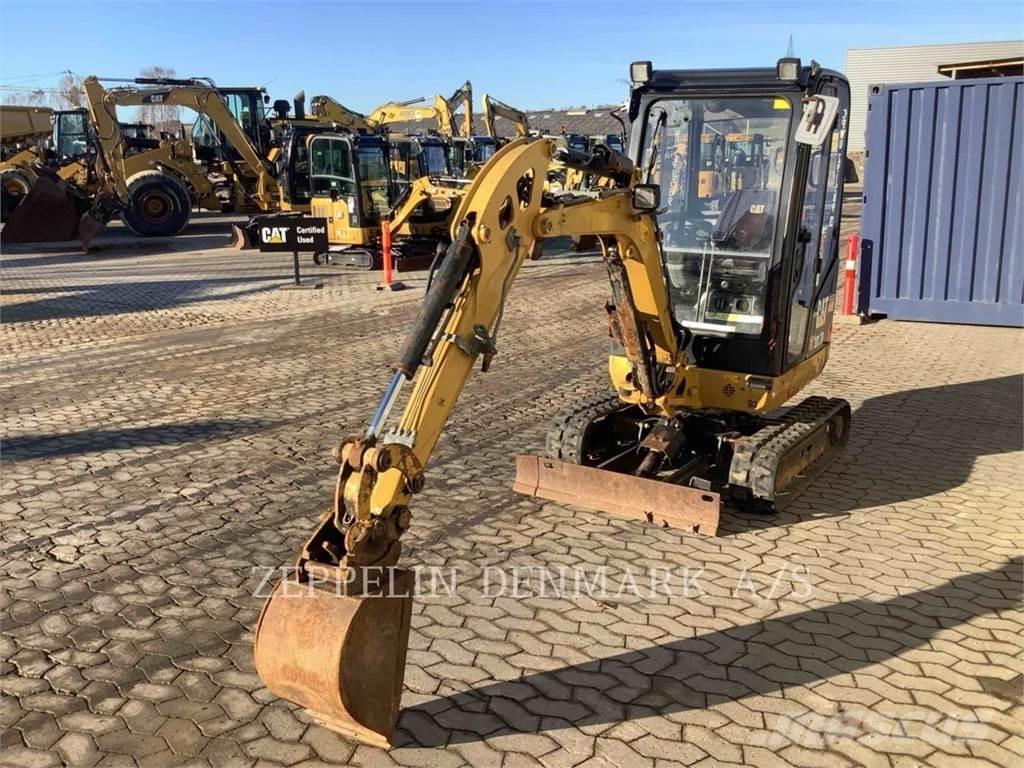 CAT 301.7D 大型油圧ショベル12t以上（パワーショベル・ユンボ）