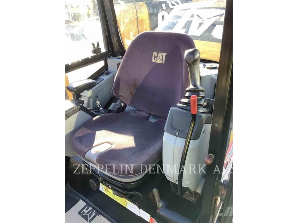 CAT 301.7D 大型油圧ショベル12t以上（パワーショベル・ユンボ）