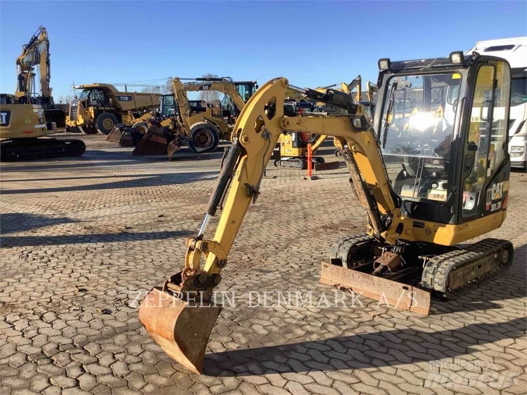 CAT 301.7D 大型油圧ショベル12t以上（パワーショベル・ユンボ）