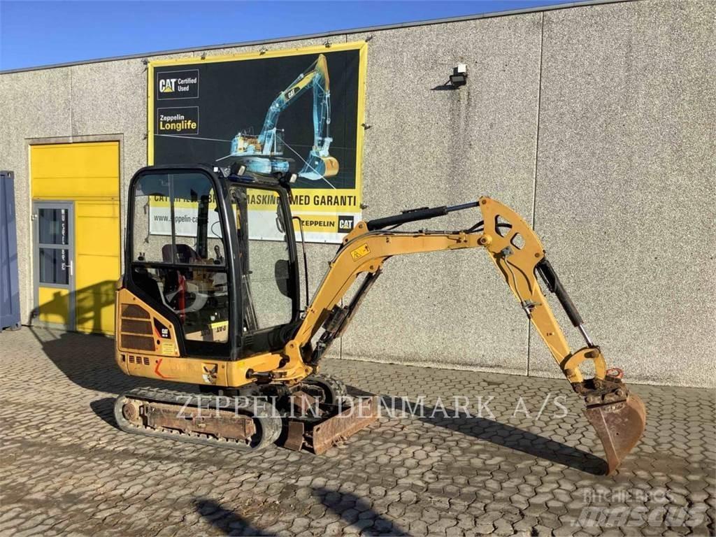 CAT 301.7D 大型油圧ショベル12t以上（パワーショベル・ユンボ）