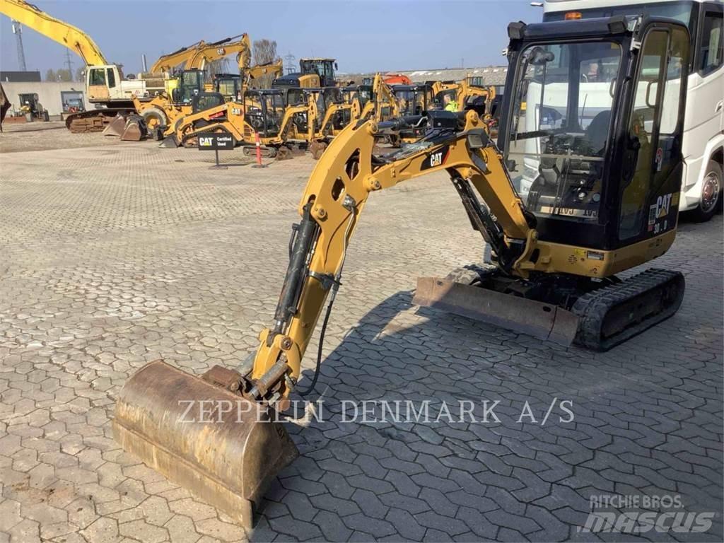 CAT 301.7D 大型油圧ショベル12t以上（パワーショベル・ユンボ）
