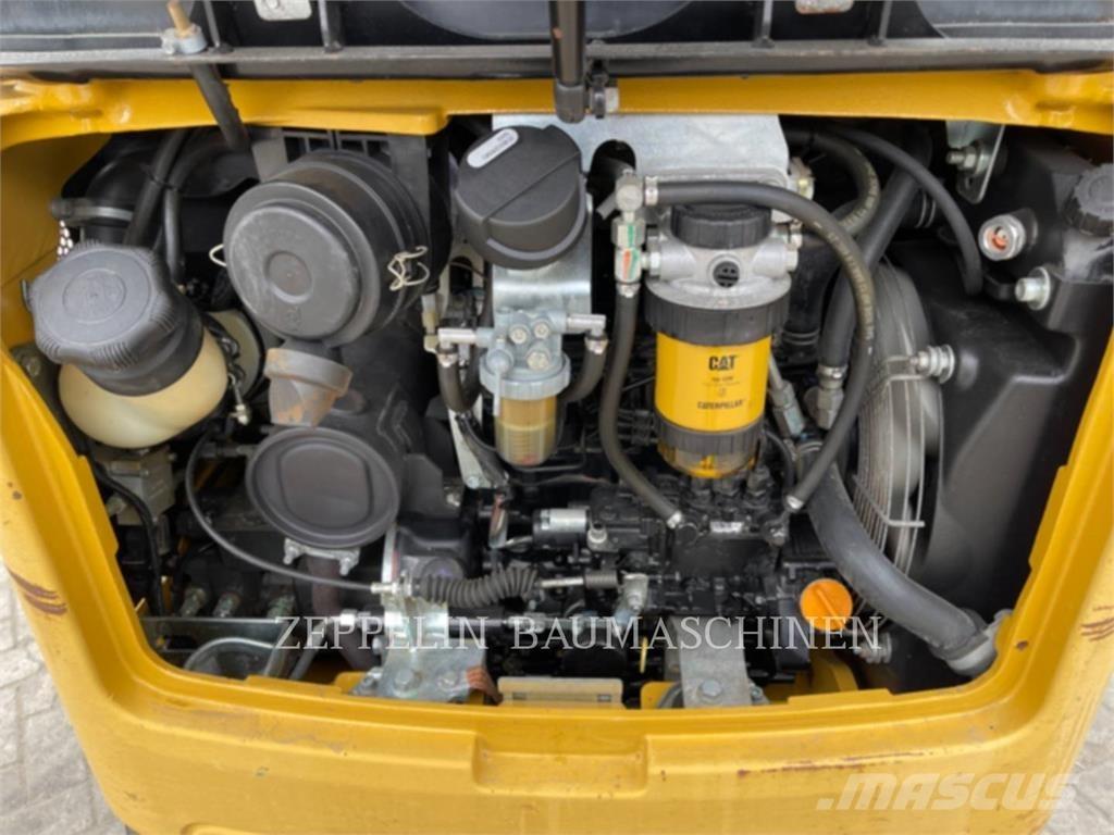CAT 301.7D 大型油圧ショベル12t以上（パワーショベル・ユンボ）