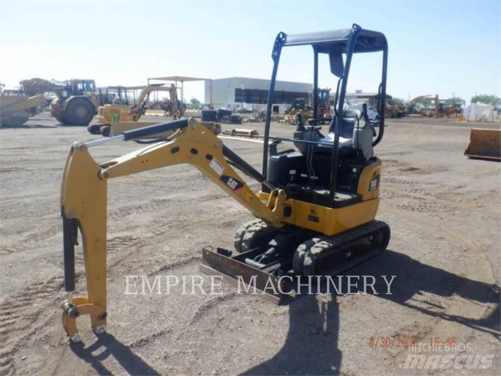 CAT 301.7D CR 大型油圧ショベル12t以上（パワーショベル・ユンボ）