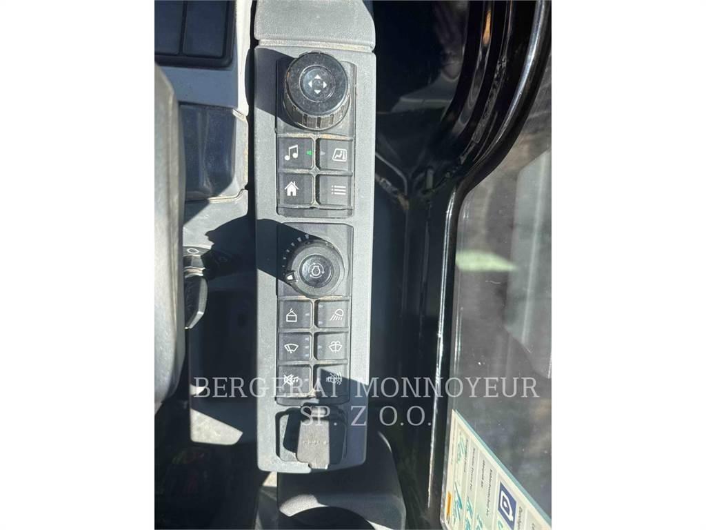 CAT 301.8 大型油圧ショベル12t以上（パワーショベル・ユンボ）