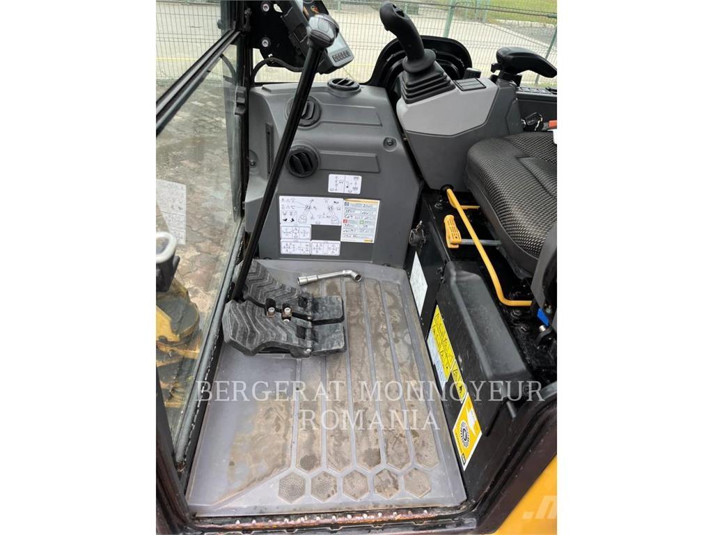 CAT 301.8-05 大型油圧ショベル12t以上（パワーショベル・ユンボ）