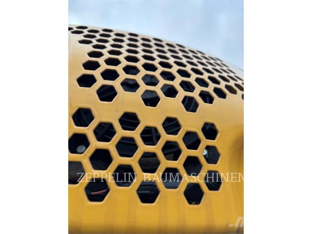 CAT 301.8-05A 大型油圧ショベル12t以上（パワーショベル・ユンボ）