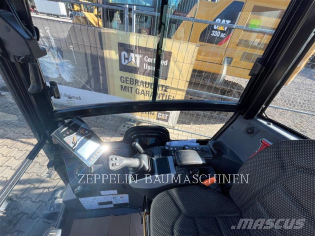 CAT 301.8-05A 大型油圧ショベル12t以上（パワーショベル・ユンボ）