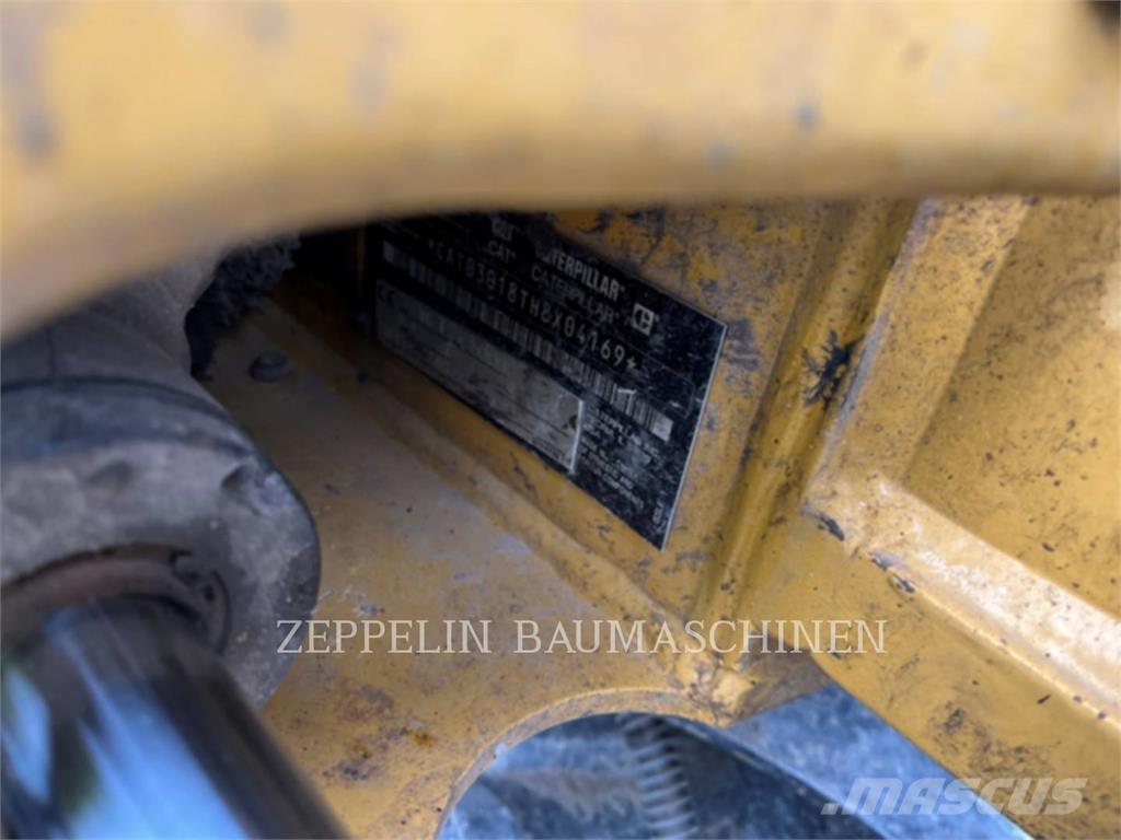 CAT 301.8-05A 大型油圧ショベル12t以上（パワーショベル・ユンボ）