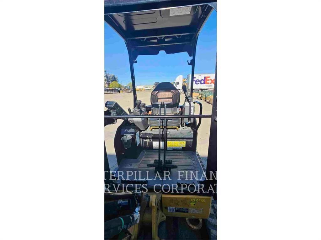 CAT 302 05A CR 大型油圧ショベル12t以上（パワーショベル・ユンボ）