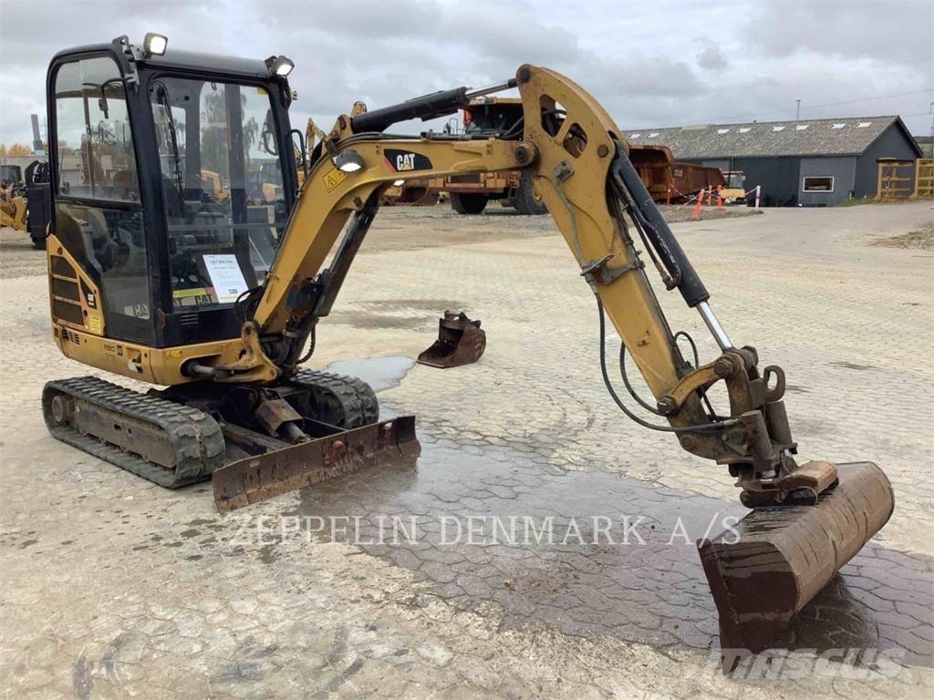 CAT 302.2D 大型油圧ショベル12t以上（パワーショベル・ユンボ）