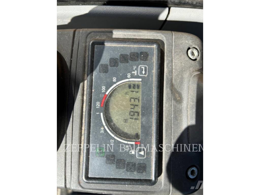 CAT 302.7D 大型油圧ショベル12t以上（パワーショベル・ユンボ）