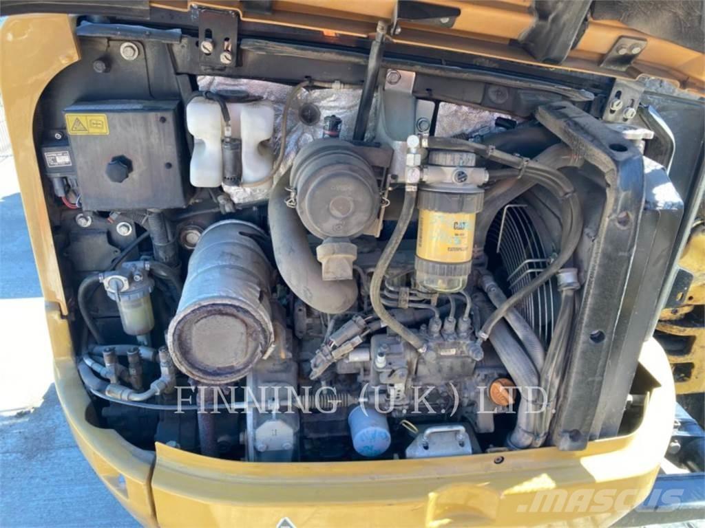 CAT 302.7D CAB 大型油圧ショベル12t以上（パワーショベル・ユンボ）