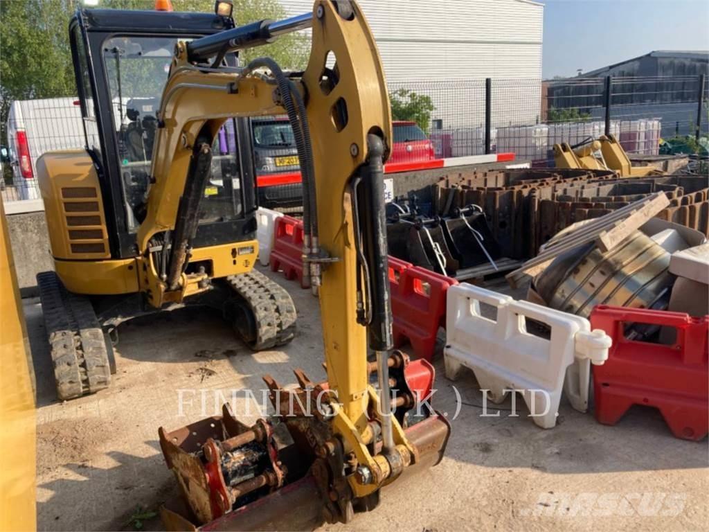 CAT 302.7D CAB 大型油圧ショベル12t以上（パワーショベル・ユンボ）