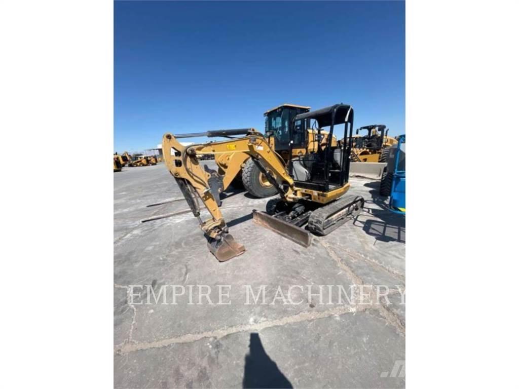CAT 302.7D CR 大型油圧ショベル12t以上（パワーショベル・ユンボ）
