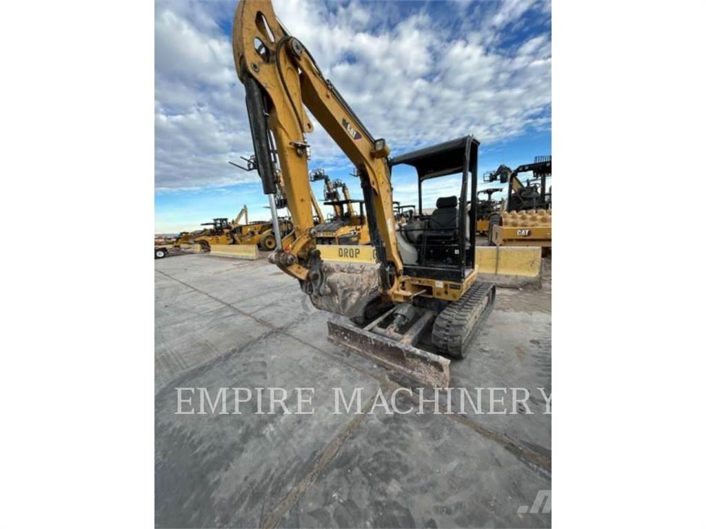 CAT 302.7D CR 大型油圧ショベル12t以上（パワーショベル・ユンボ）